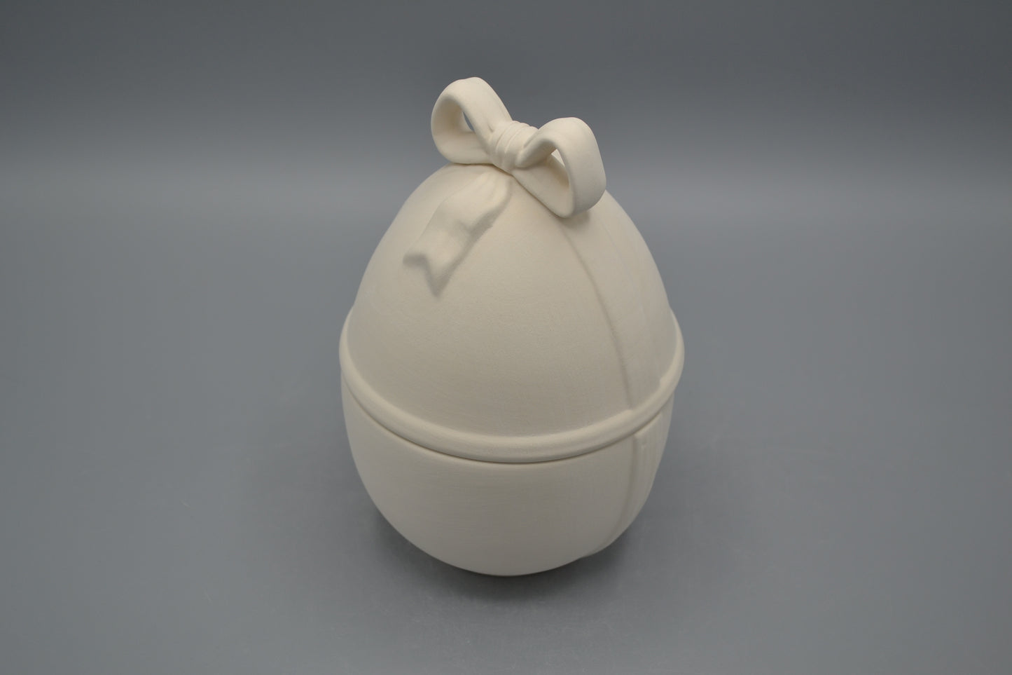 Uovo con fiocco in ceramica semilavorata GREZZA da dipingere